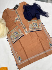 Thread embroidered kurta