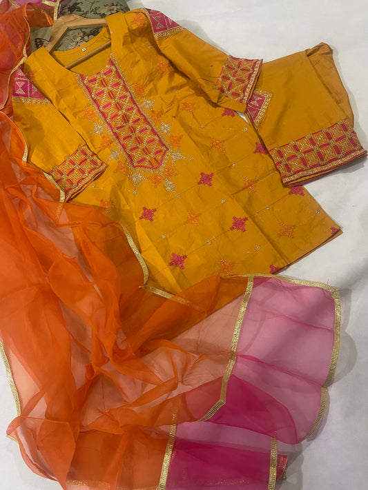 KAINAT 3PC LAWN COLLECTION
